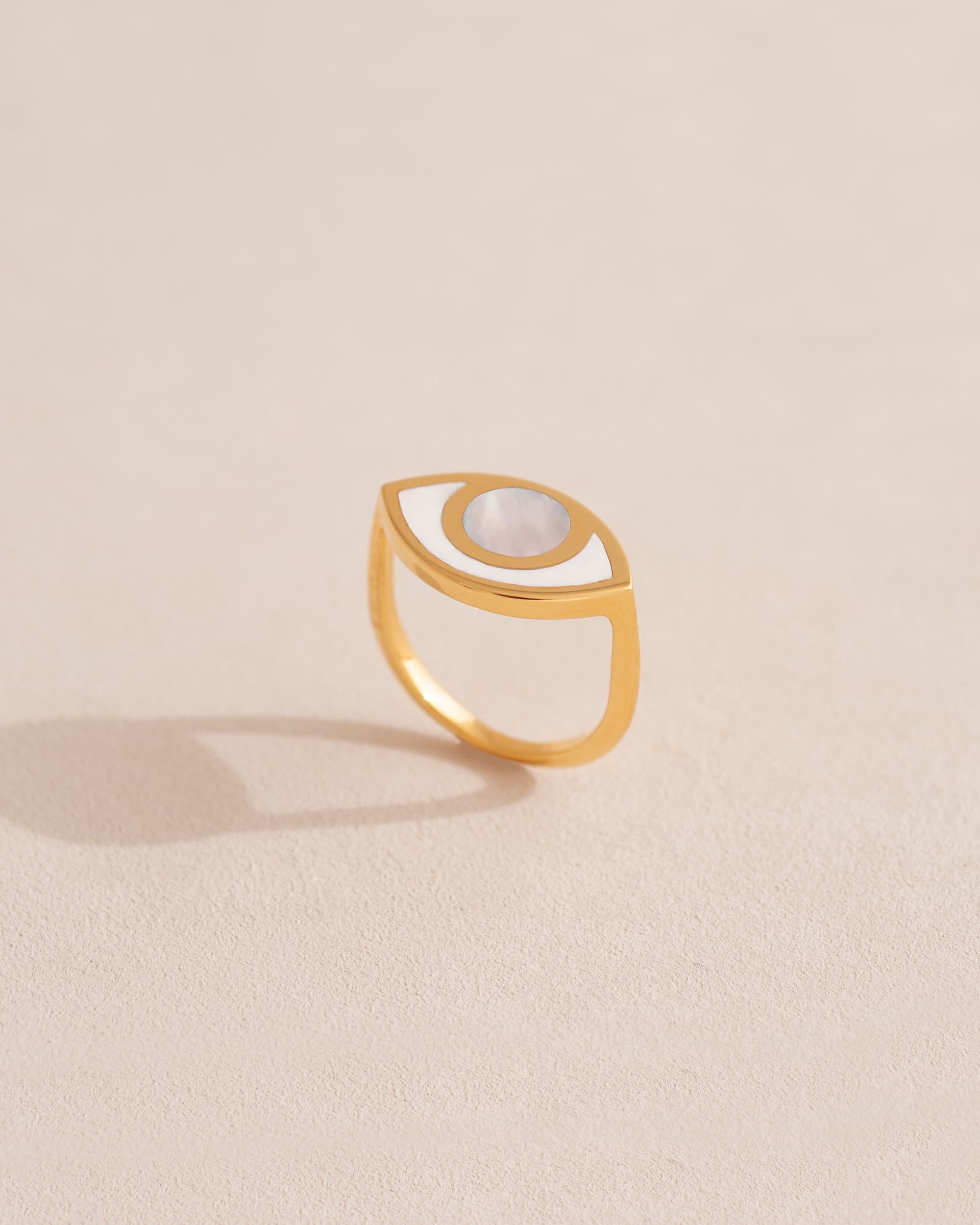 gold eye ring inlaid with mother of pearl