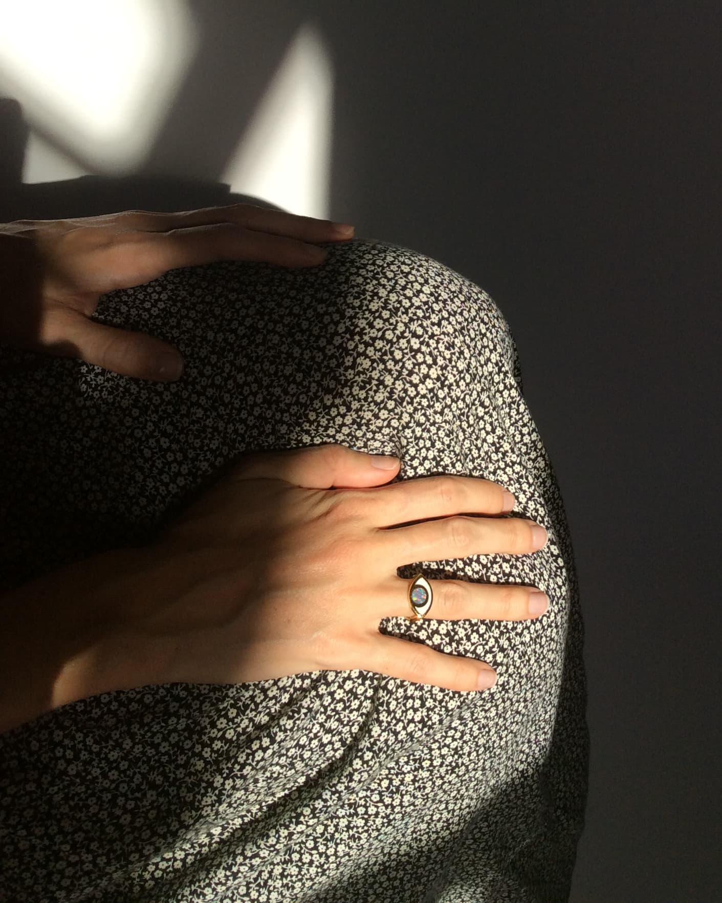 Anillo Third Eye - Porcelana - Oro amarillo de 14 quilates