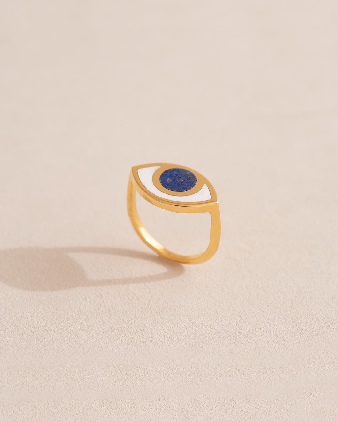 gold eye ring inlaid with lapis lazuli