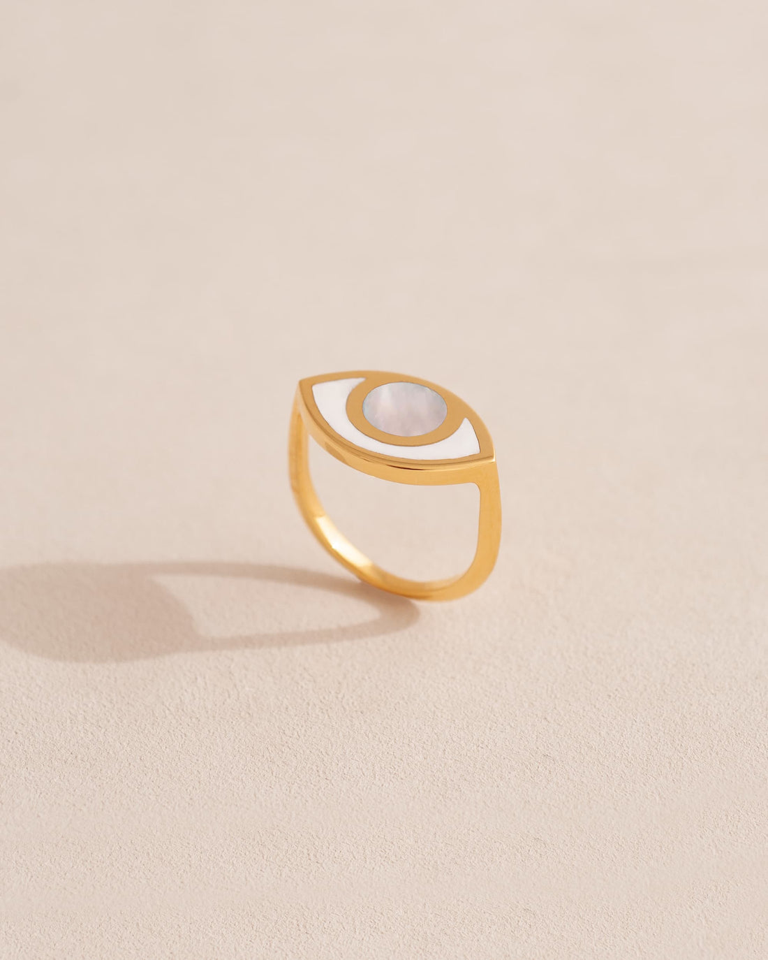 gold eye ring inlaid with mother of pearl